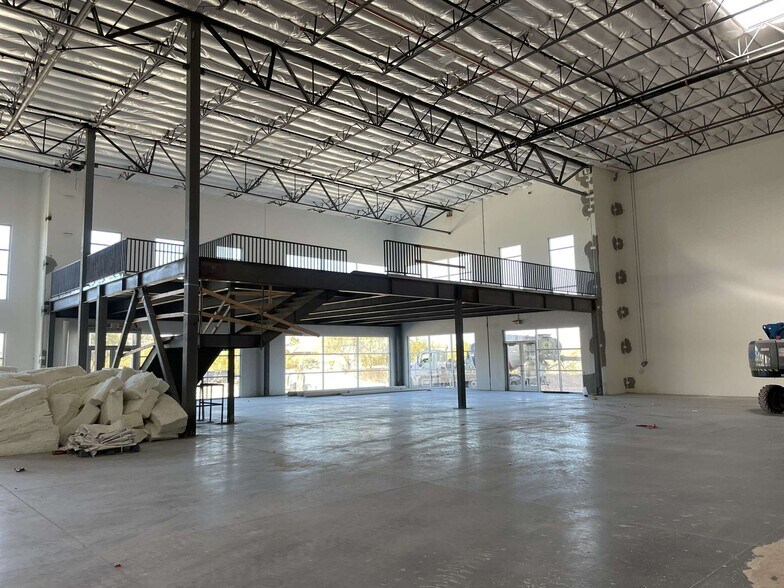 More Photos Of 6370 S Pioneer Way, Las Vegas Manufacturing For Lease