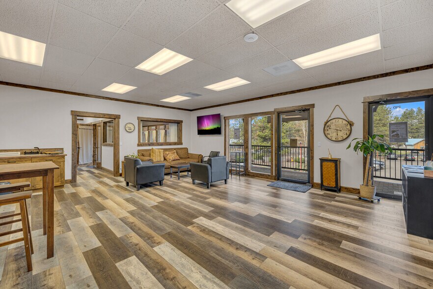 More Photos Of 56870 Venture Ln, Sunriver Storefront Retail Office For Lease