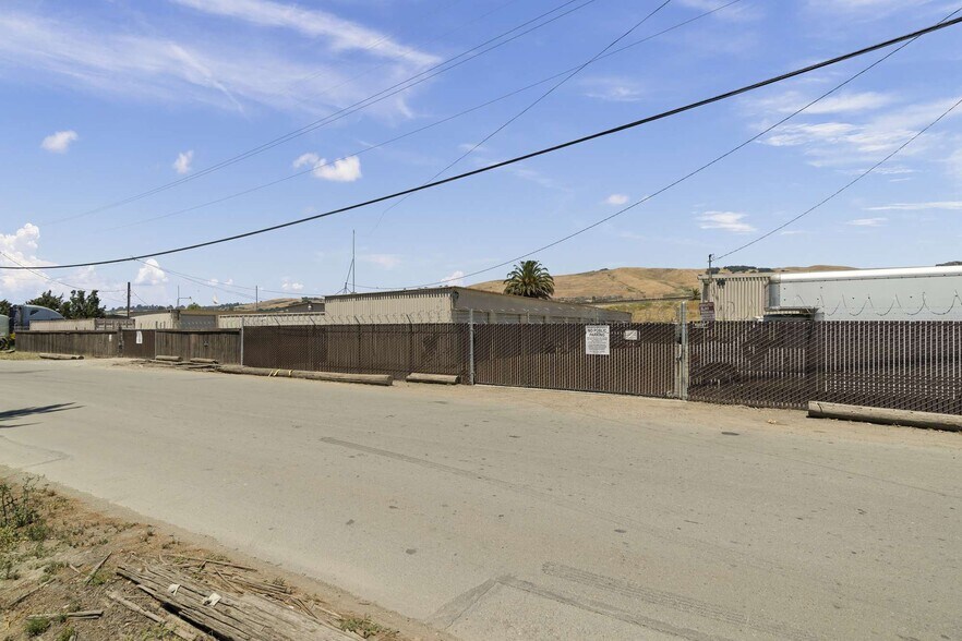 More Photos Of 29480 Pacific St, Hayward Self Storage For Sale