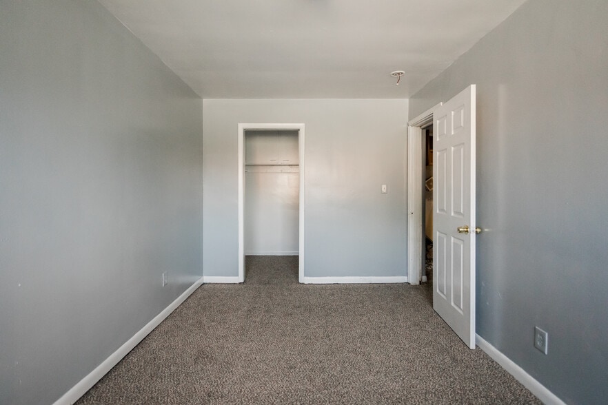More Photos Of 9455 Chalmers St, Detroit Apartments For Sale