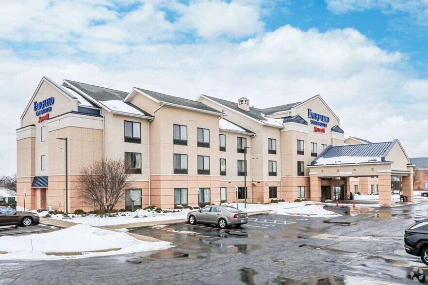 Primary Photo Of 1520 Mount Garfield Rd, Norton Shores Hotel For Sale