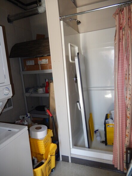 More Photos Of 46 Aston St, Asheville Light Manufacturing For Lease