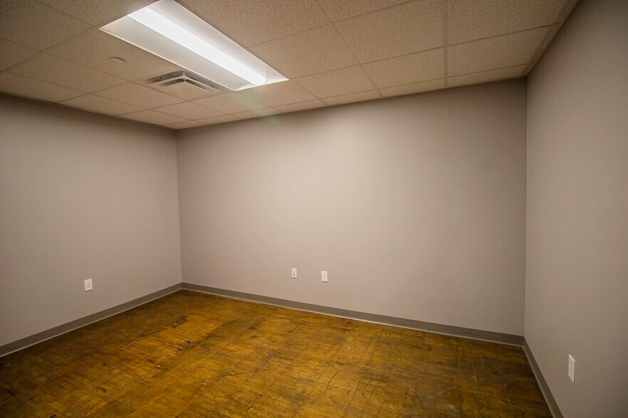 More Photos Of 615 Ferry St, Lafayette Office For Lease
