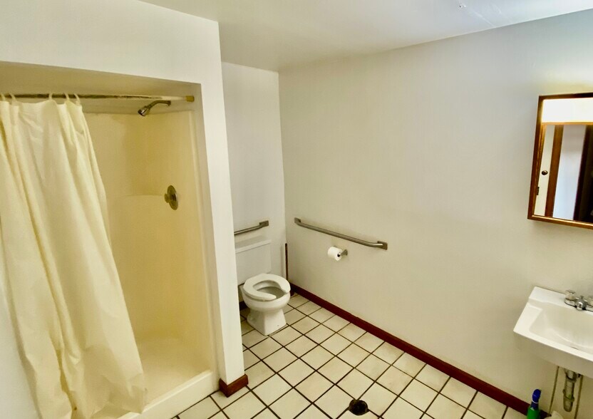 More Photos Of 7257 N Dort Hwy, Mount Morris Warehouse For Sale