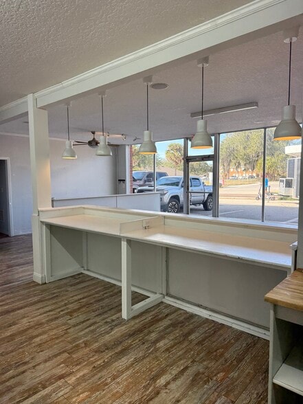 More Photos Of 1201 W Main St, Leesburg Service For Lease