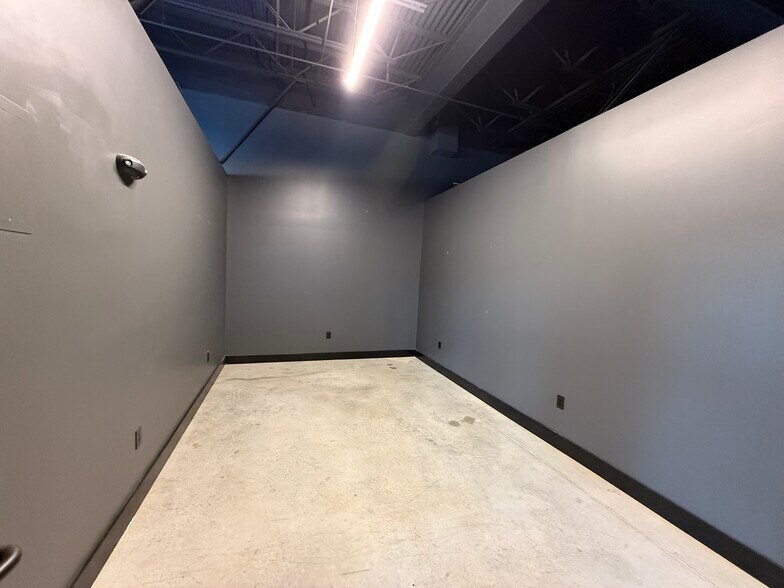 More Photos Of 5036 Keagy Rd, Roanoke General Retail For Lease