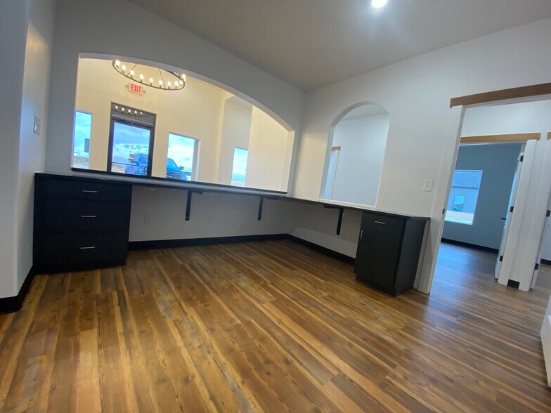 More Photos Of 10921 Wayne Ave, Lubbock Medical For Sale