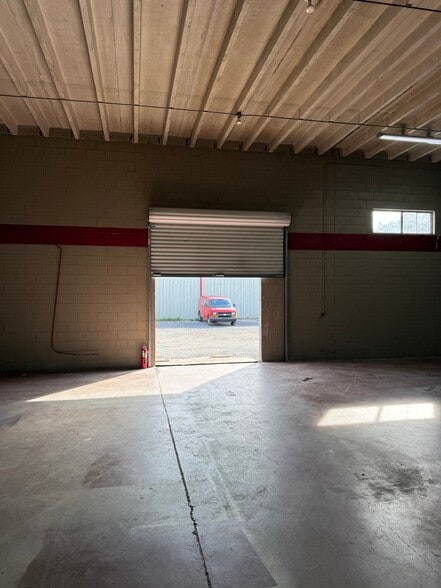 More Photos Of 1201 W Main St, Leesburg Service For Lease