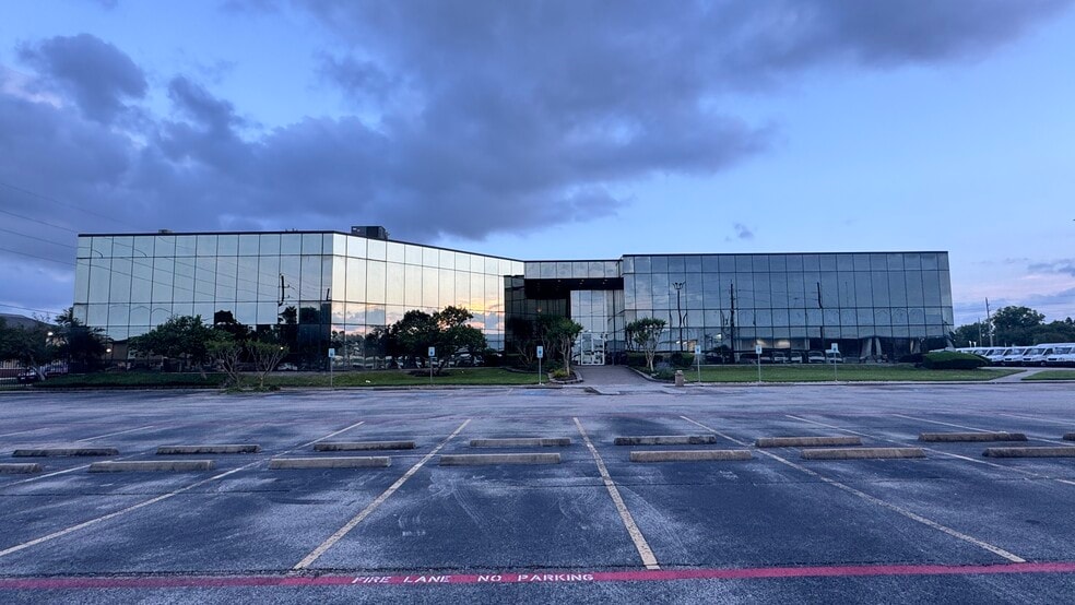 Primary Photo Of 211 Highland Cross Dr, Houston Office For Lease