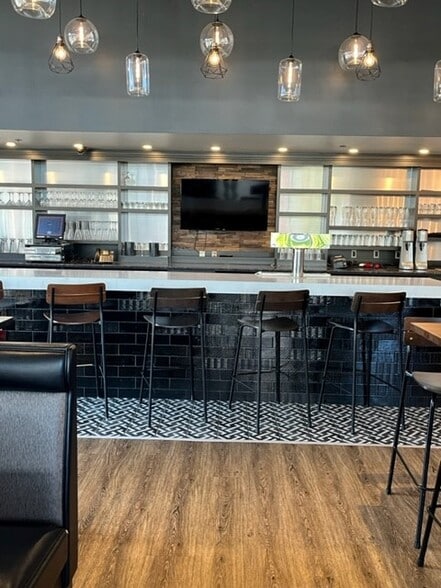 More Photos Of 2300-2328 Showtime Dr, Lansing Restaurant For Lease