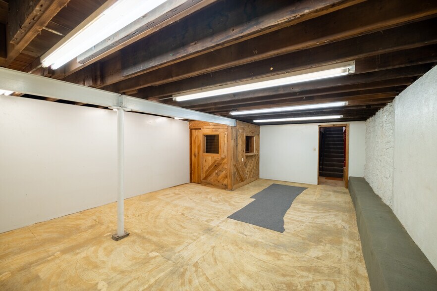 More Photos Of 108 S Santa Fe Ave, Salina General Retail For Lease