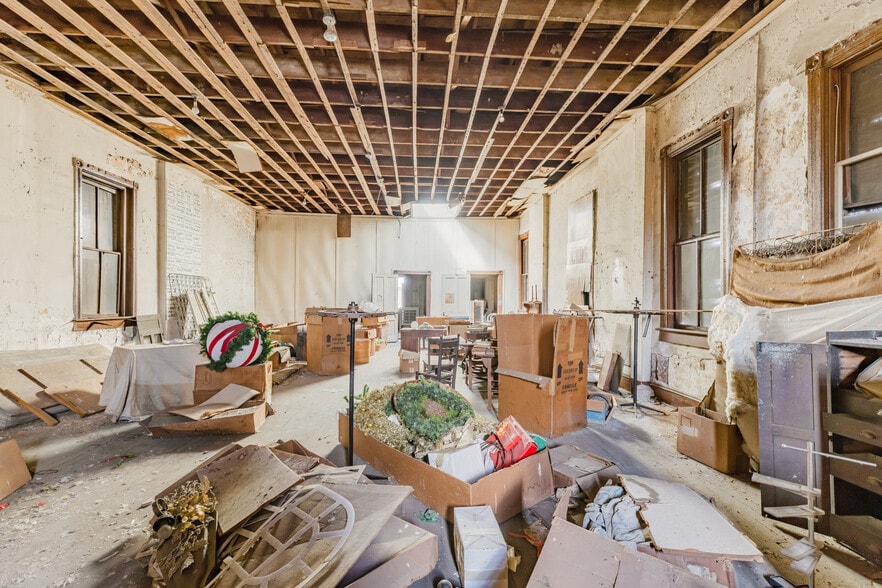 More Photos Of 217 W Lamar St, Americus General Retail For Sale