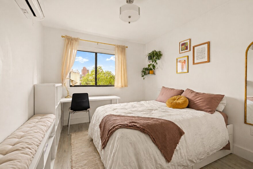 More Photos Of 158 Newton St, Brooklyn Apartments For Sale