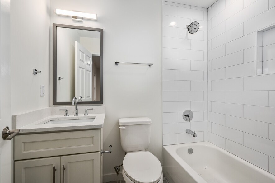 More Photos Of 704 Durant Pl NE, Atlanta Apartments For Sale