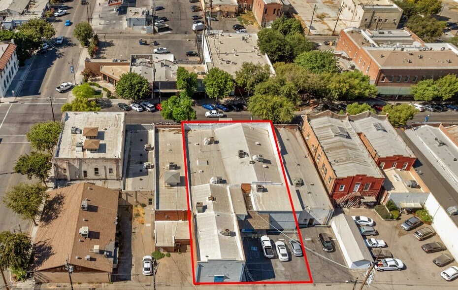 More Photos Of 339 W D St, Lemoore Storefront For Sale