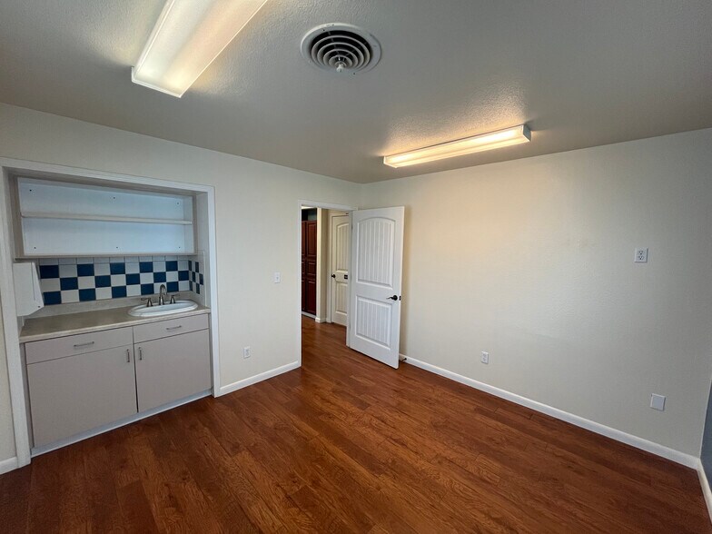 More Photos Of 1260 River Acres Dr, New Braunfels Medical For Lease