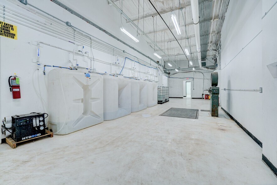 More Photos Of 36 NE 36th St, Oklahoma City Manufacturing For Lease