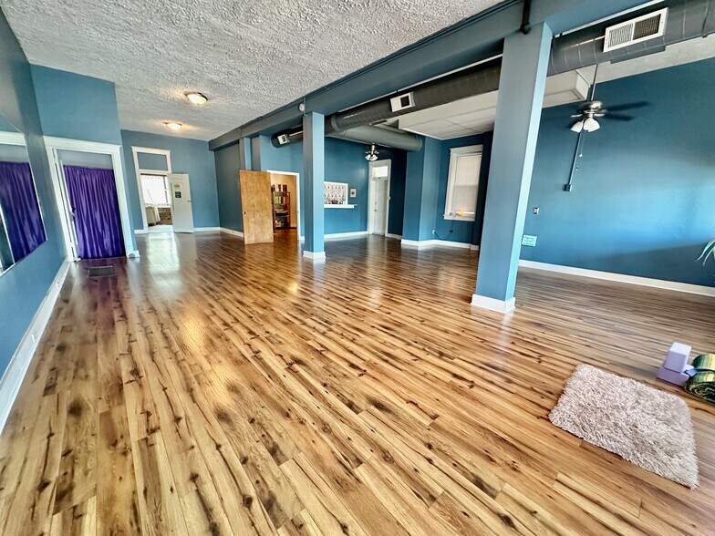 More Photos Of 8814 Saint Charles Rock Rd, Saint Louis General Retail For Sale