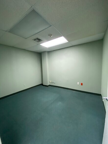 More Photos Of 5550 Eastex Fwy, Beaumont Unknown For Lease