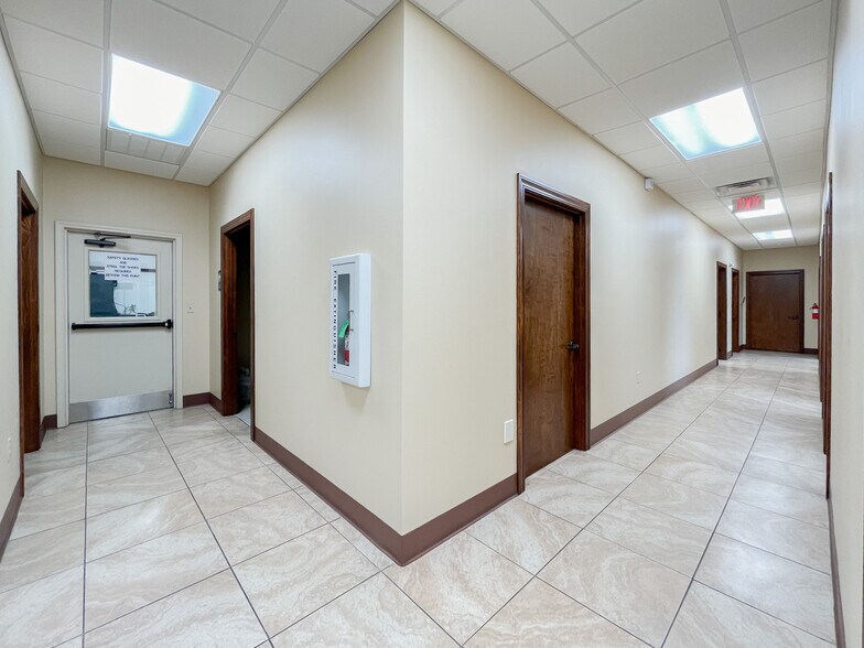 More Photos Of 205 Marcon Dr, Lafayette Manufacturing For Sale