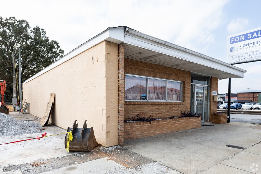 More Photos Of 207 E Gaines St, Lawrenceburg General Retail For Sale