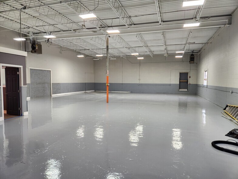 More Photos Of 103 Glenham Ave, Warwick Warehouse For Sale