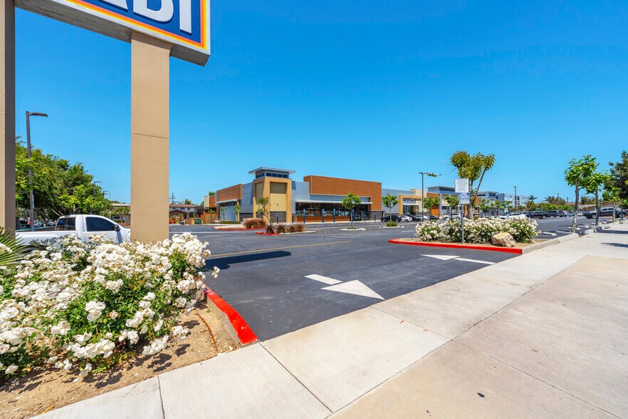 More Photos Of 4570-4580 Atlantic Ave, Long Beach Unknown For Lease