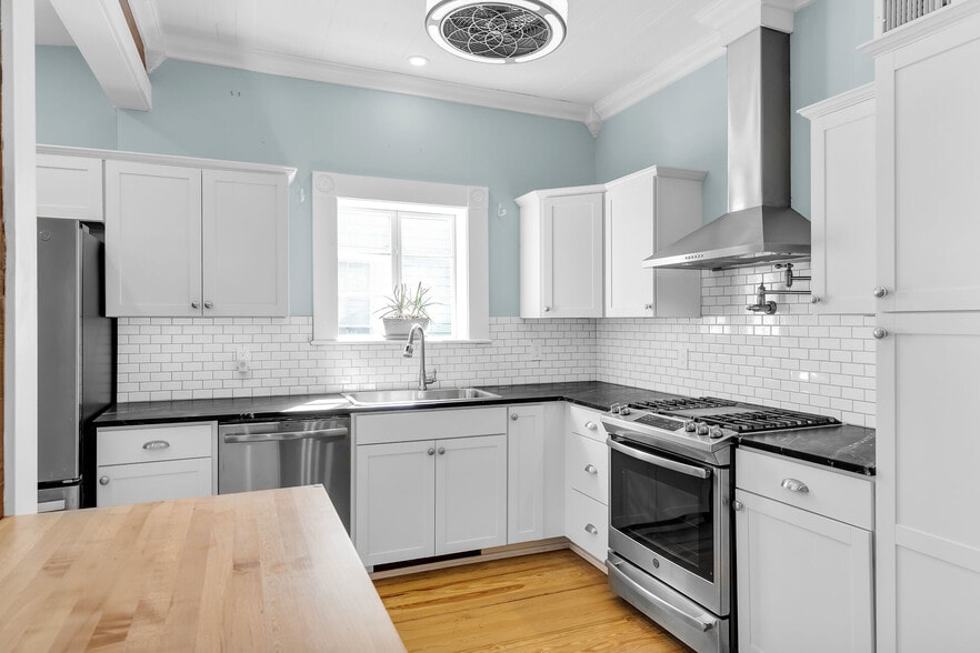 More Photos Of 1409 Truman Ave, Key West Specialty For Sale