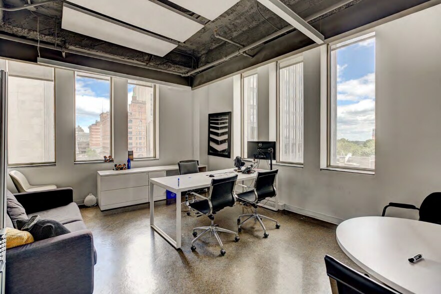 More Photos Of 215 Rue Saint-Jacques, Montréal Office For Lease