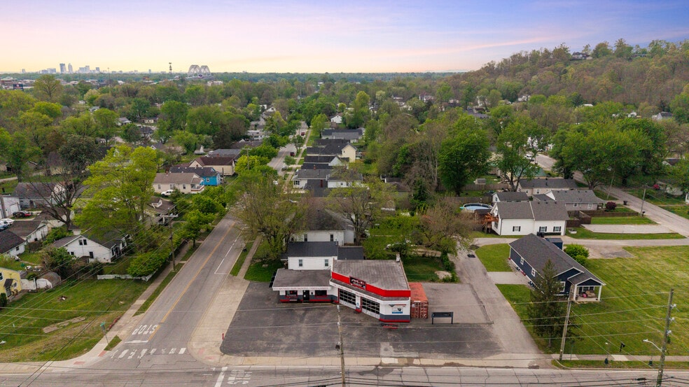 More Photos Of 833 W 7th St, New Albany Auto Repair For Sale