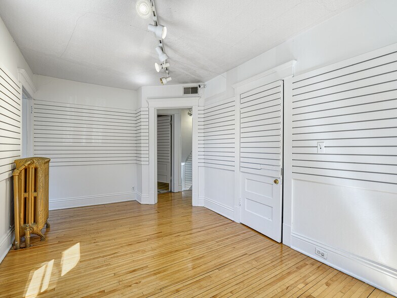 More Photos Of 1124 Grand Ave, Saint Paul Freestanding For Sale