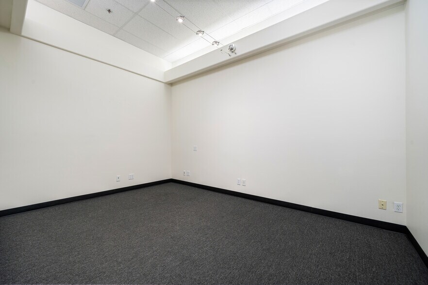 More Photos Of 70225 Highway 111, Rancho Mirage Storefront Retail Office For Lease