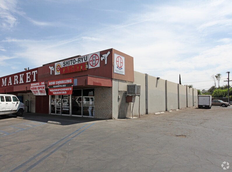 Primary Photo Of 10315-10425 Main St, Lamont Unknown For Lease