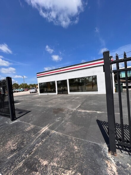 More Photos Of 500 Ballough Rd, Daytona Beach Freestanding For Sale