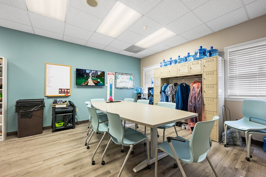 More Photos Of 131 Boston Post Rd, East Lyme Office For Lease