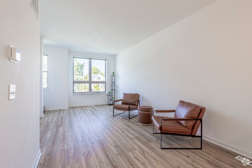 More Photos Of 4800 157th St, Oak Forest Apartments For Lease