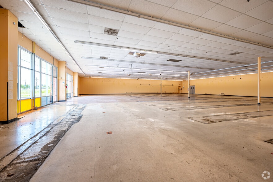 More Photos Of 1420 Hospital Rd, New Roads Storefront For Lease