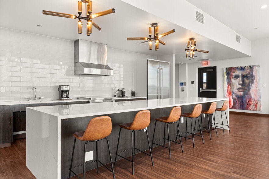 More Photos Of 4229 N FM 620 Hwy, Austin Showroom For Sale