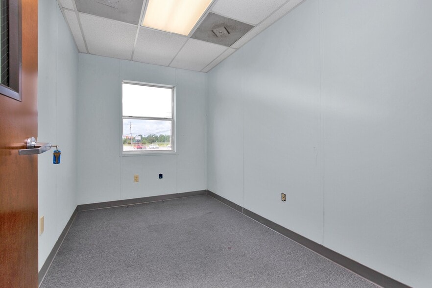 More Photos Of 2407 W 5th St, Lumberton Office For Sale