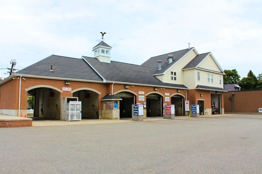Primary Photo Of 237 Water St, Wakefield Carwash For Lease