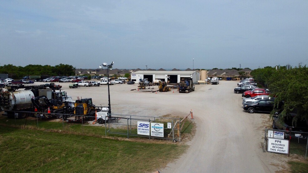 More Photos Of 10101 N Saginaw Blvd, Fort Worth Warehouse For Lease