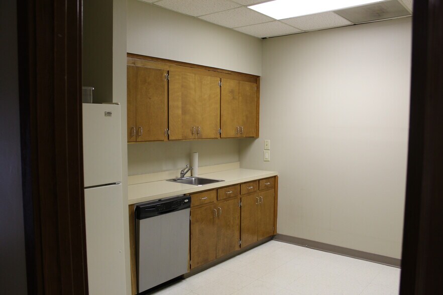 More Photos Of 100 - 104 Business Park Dr, Ridgeland Office For Sale