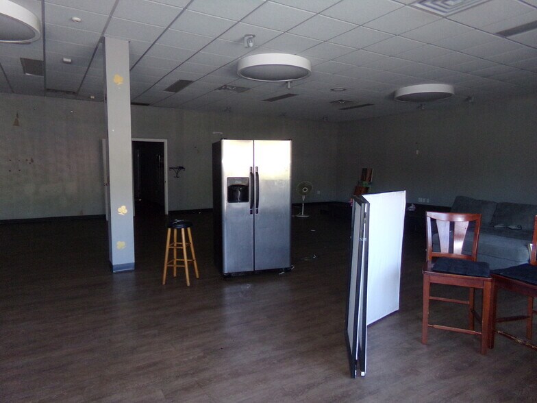 More Photos Of 4839-4925 Jonesboro Rd, Forest Park Storefront For Lease