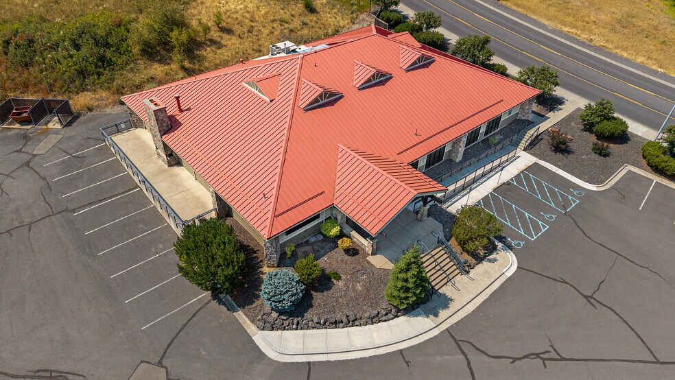 More Photos Of 1095 SE Bishop Blvd, Pullman Office For Sale