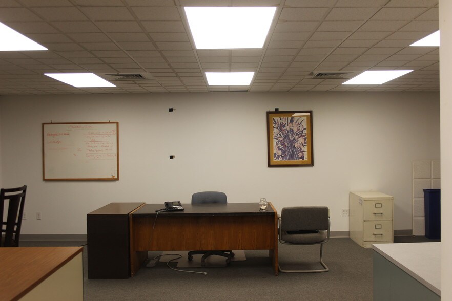 More Photos Of 130 Lenox Ave, Stamford Warehouse For Sale