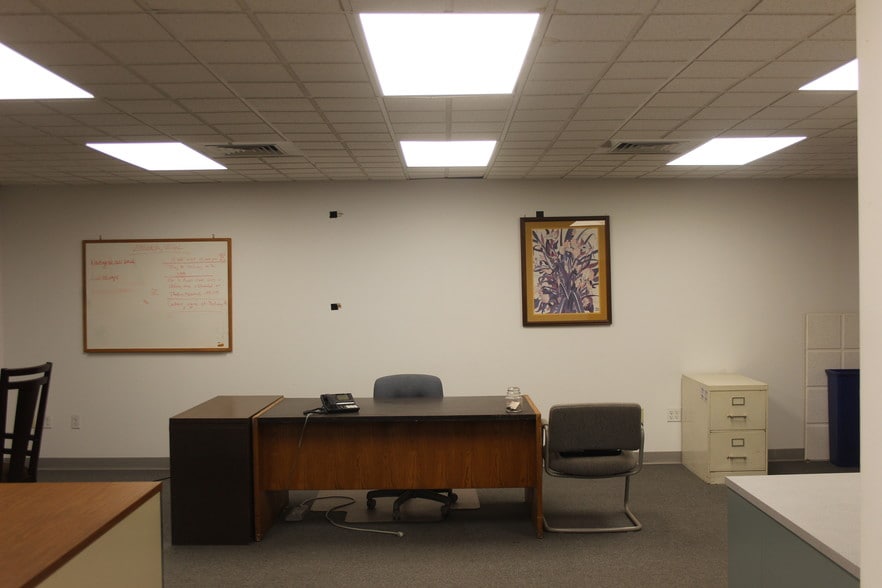 More Photos Of 130 Lenox Ave, Stamford Warehouse For Sale