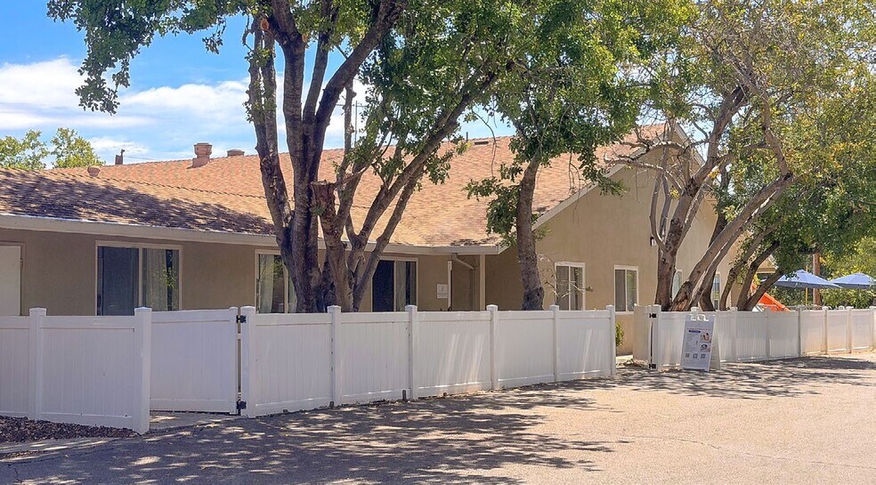 More Photos Of 858 University Ave, Los Altos Specialty For Lease