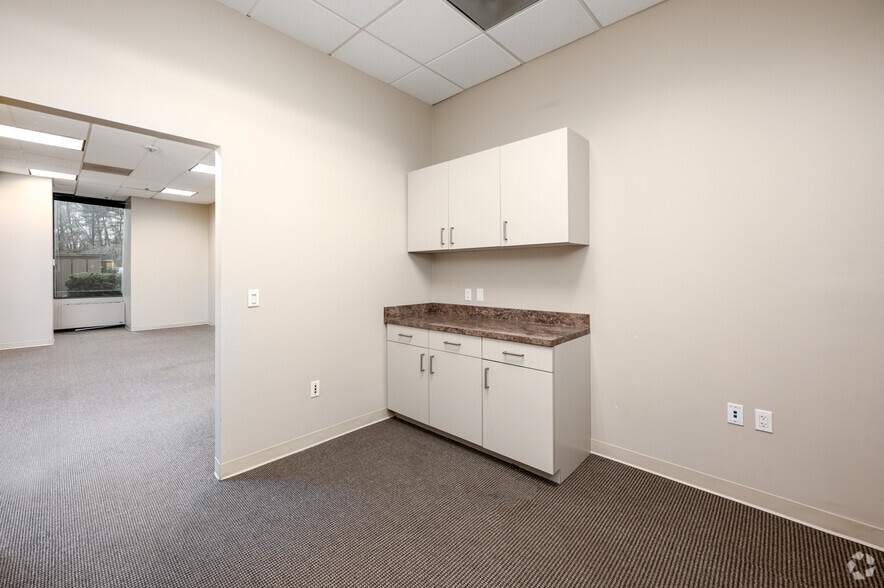 More Photos Of 7500 Greenway Center Dr, Greenbelt Unknown For Lease