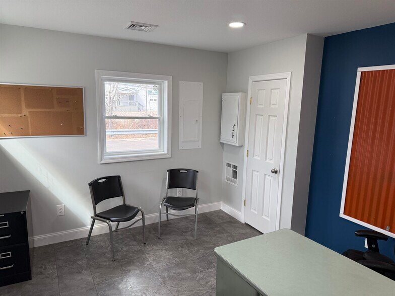 More Photos Of 45 Main St, Conway Office For Lease