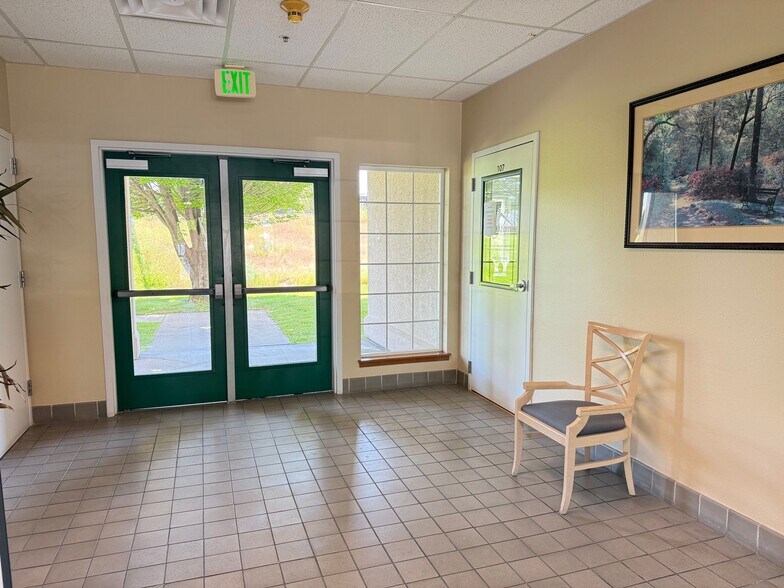 More Photos Of 303 Bradley Blvd, Richland Medical For Lease